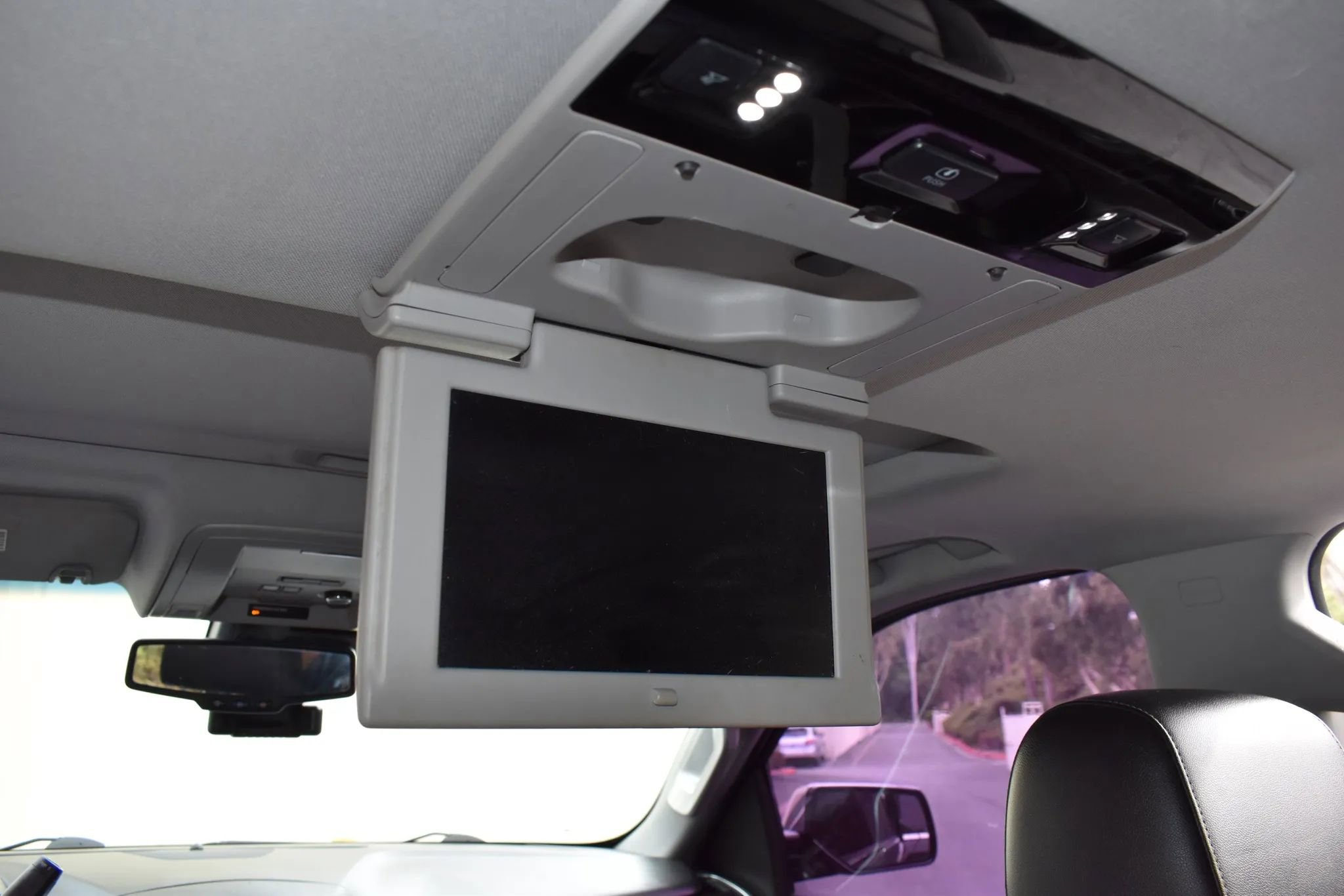 Used 2015 Chevrolet Tahoe LTZ RWD image 12