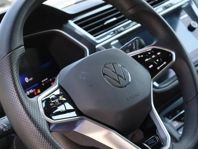 Used 2024 Volkswagen Tiguan SE R-Line FWD image 24