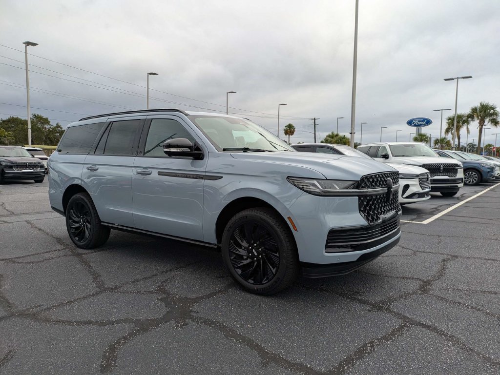 New 2027 Lincoln Navigator Reserve w/ Jet Appearance Package RWD image 2