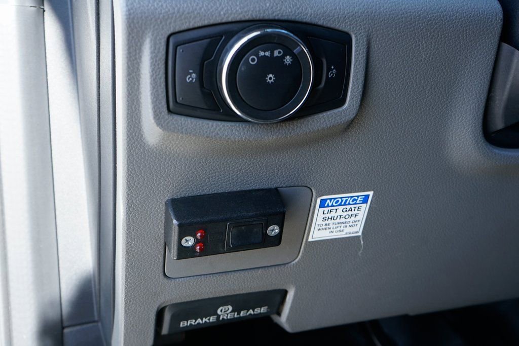 Used 2017 Ford F550 2WD Regular Cab Super Duty image 26