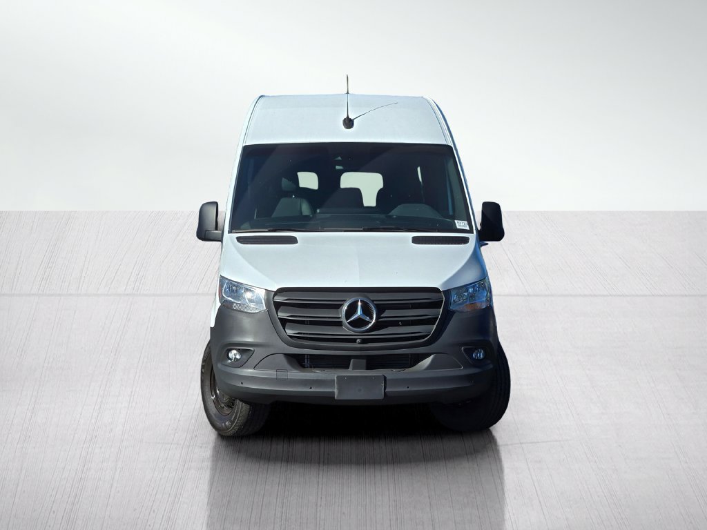 Used 2024 Mercedes-Benz Sprinter 2500 image 2