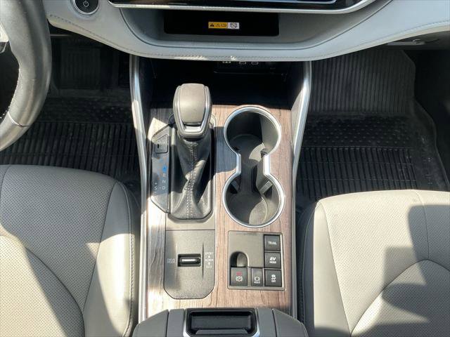 Certified 2025 Toyota Highlander Platinum AWD/4WD image 13