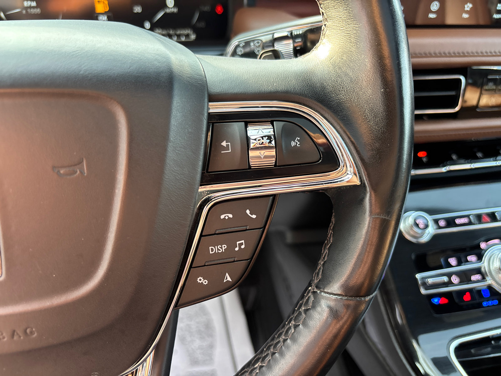 Used 2023 Lincoln Nautilus Reserve AWD/4WD image 18