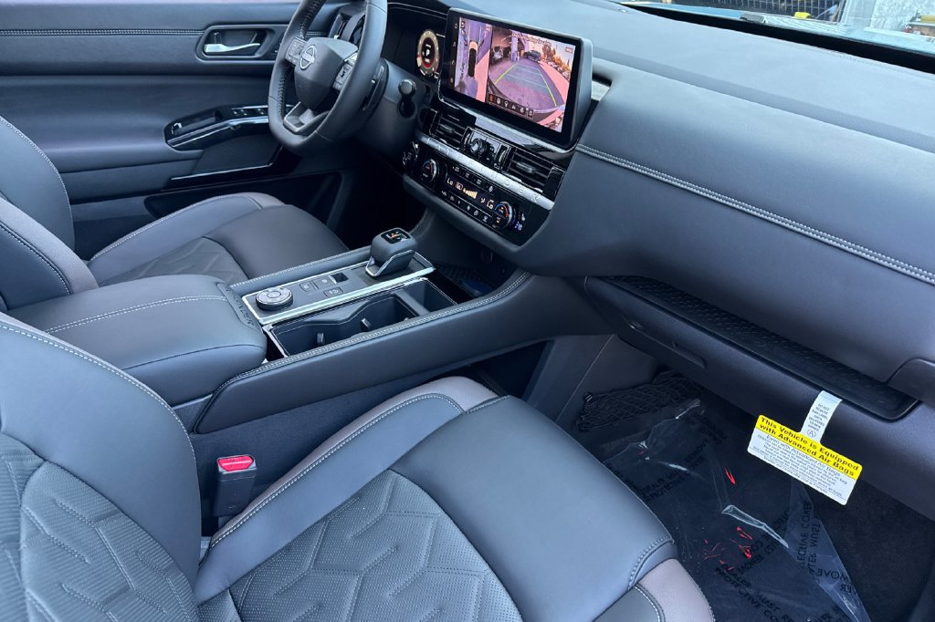 New 2026 Nissan Pathfinder Platinum w/ Accent Package AWD/4WD image 12