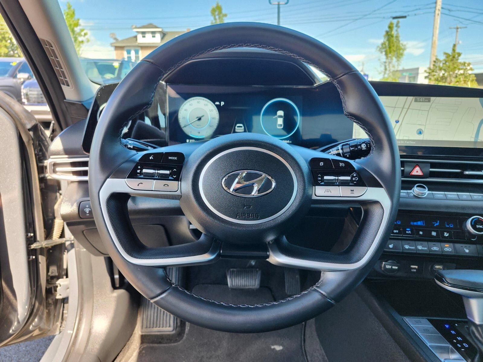 Used 2023 Hyundai Elantra Limited w/ Preferred Accessory Package FWD image 26
