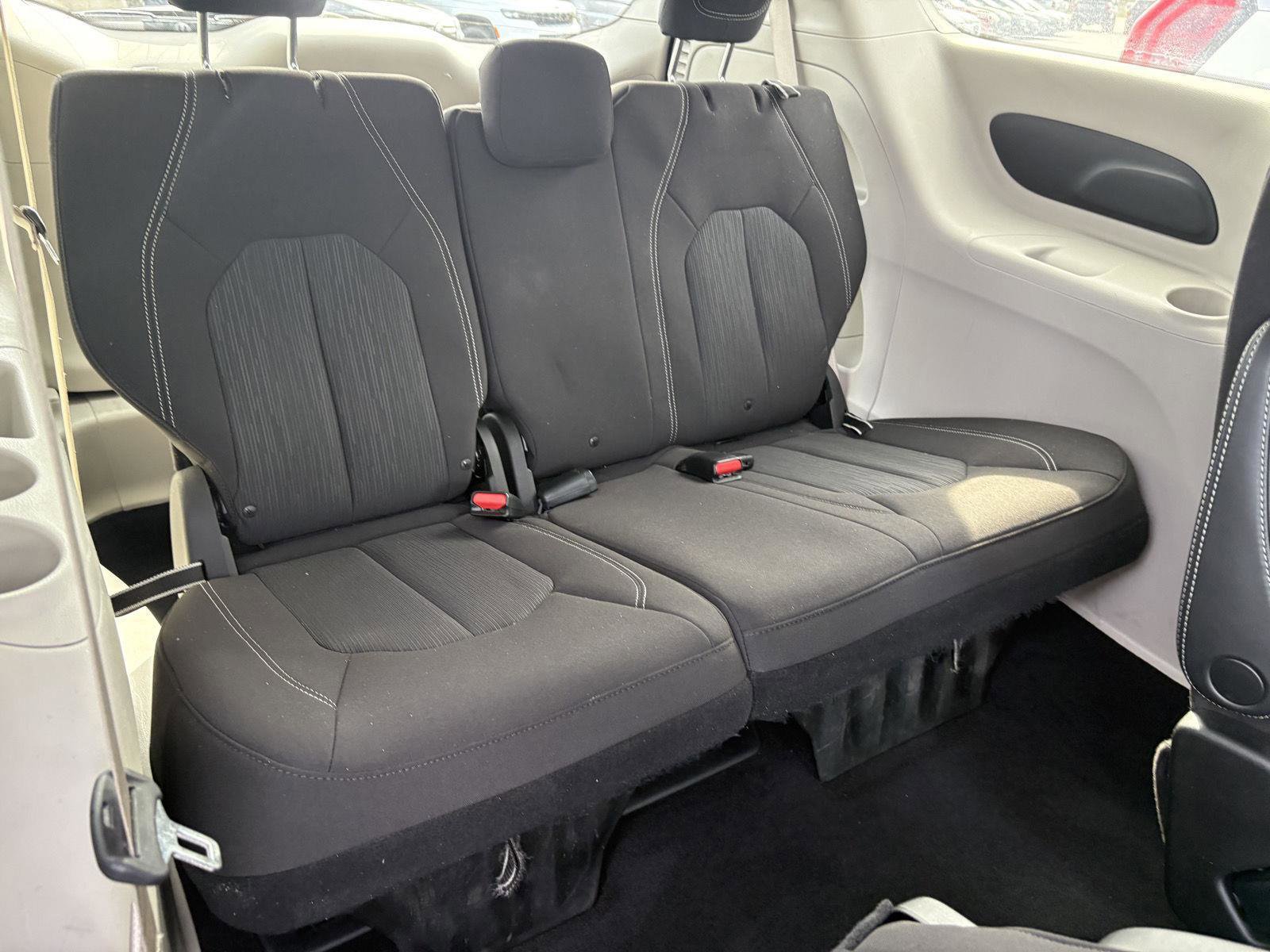 Used 2020 Chrysler Voyager LX FWD image 13