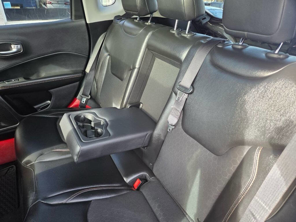Used 2018 Jeep Compass Latitude w/ Popular Equipment Group AWD/4WD image 13