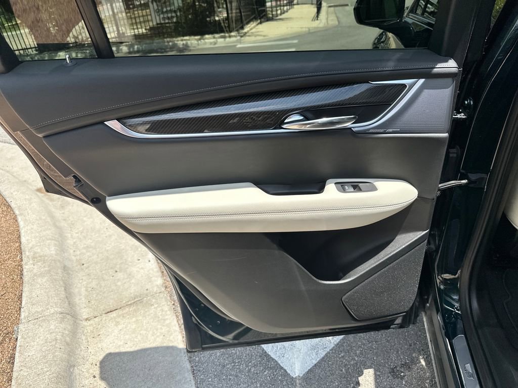 Used 2025 Cadillac XT6 Sport w/ Technology Package AWD/4WD image 30