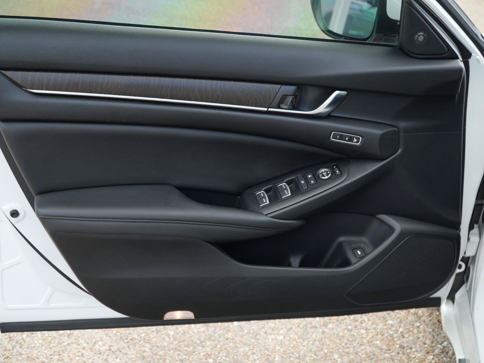 Used 2019 Honda Accord Touring image 4