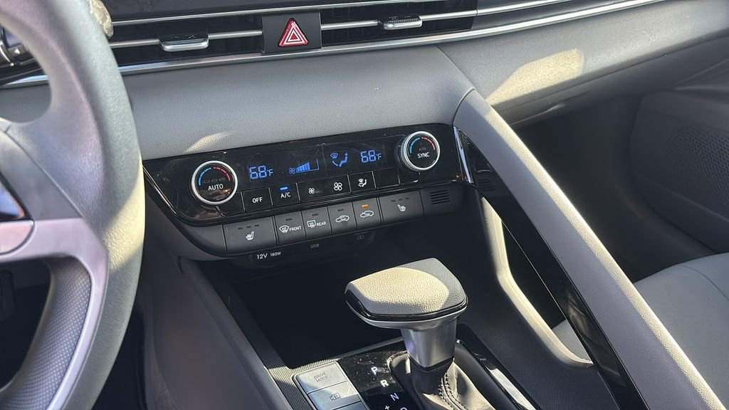 Used 2022 Hyundai Elantra Blue image 20