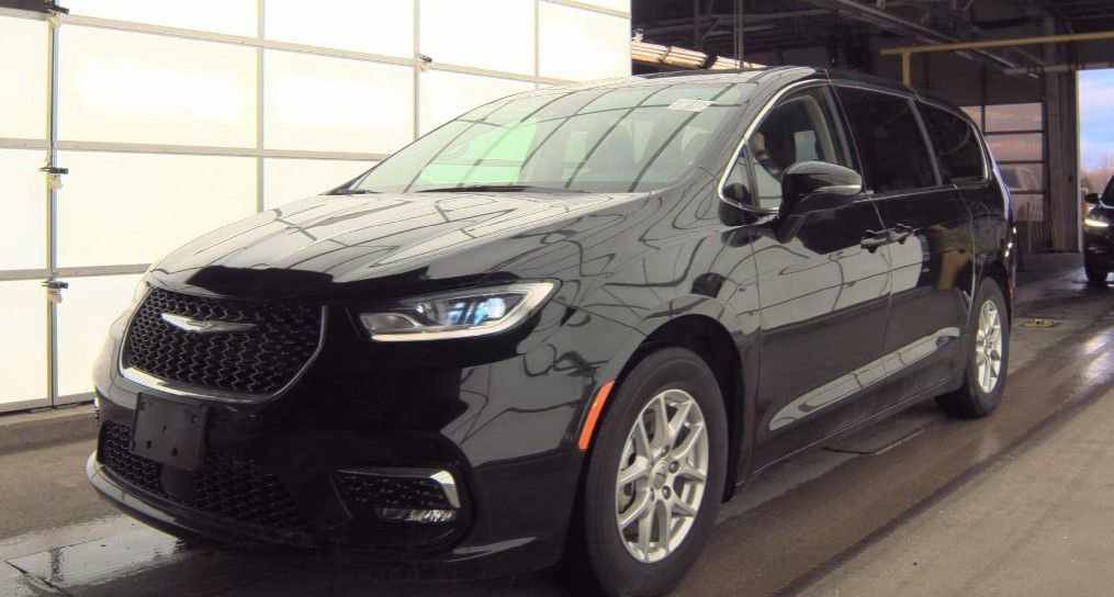 Used 2024 Chrysler Pacifica Touring-L