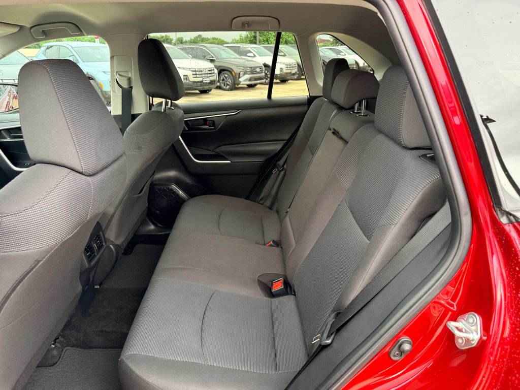 Used 2022 Toyota RAV4 LE FWD image 20