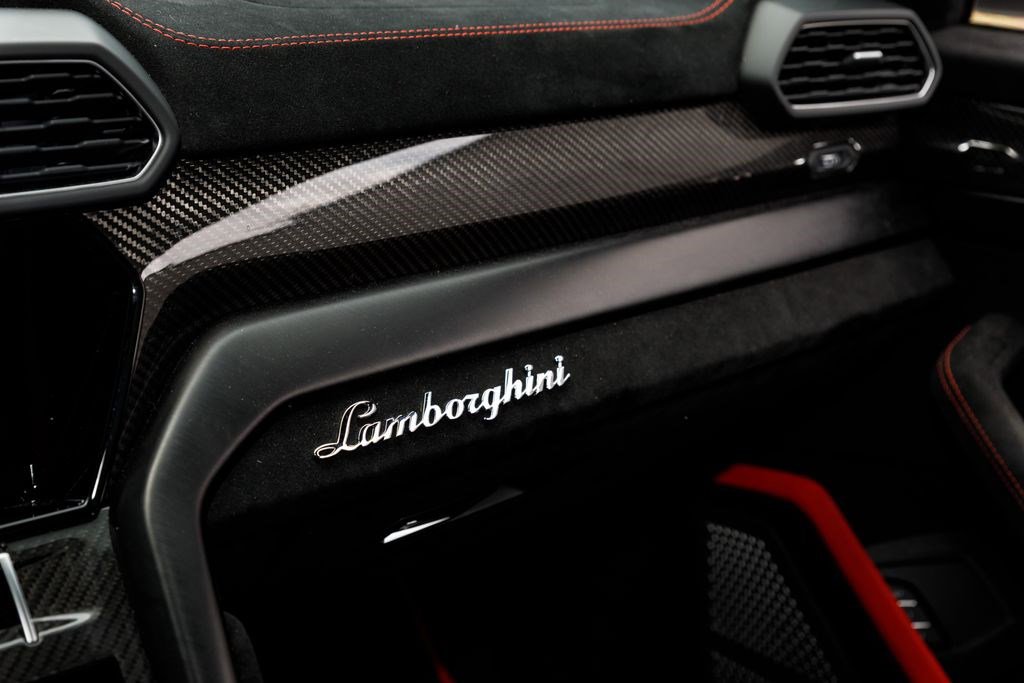 Used 2024 Lamborghini Urus Performante image 36