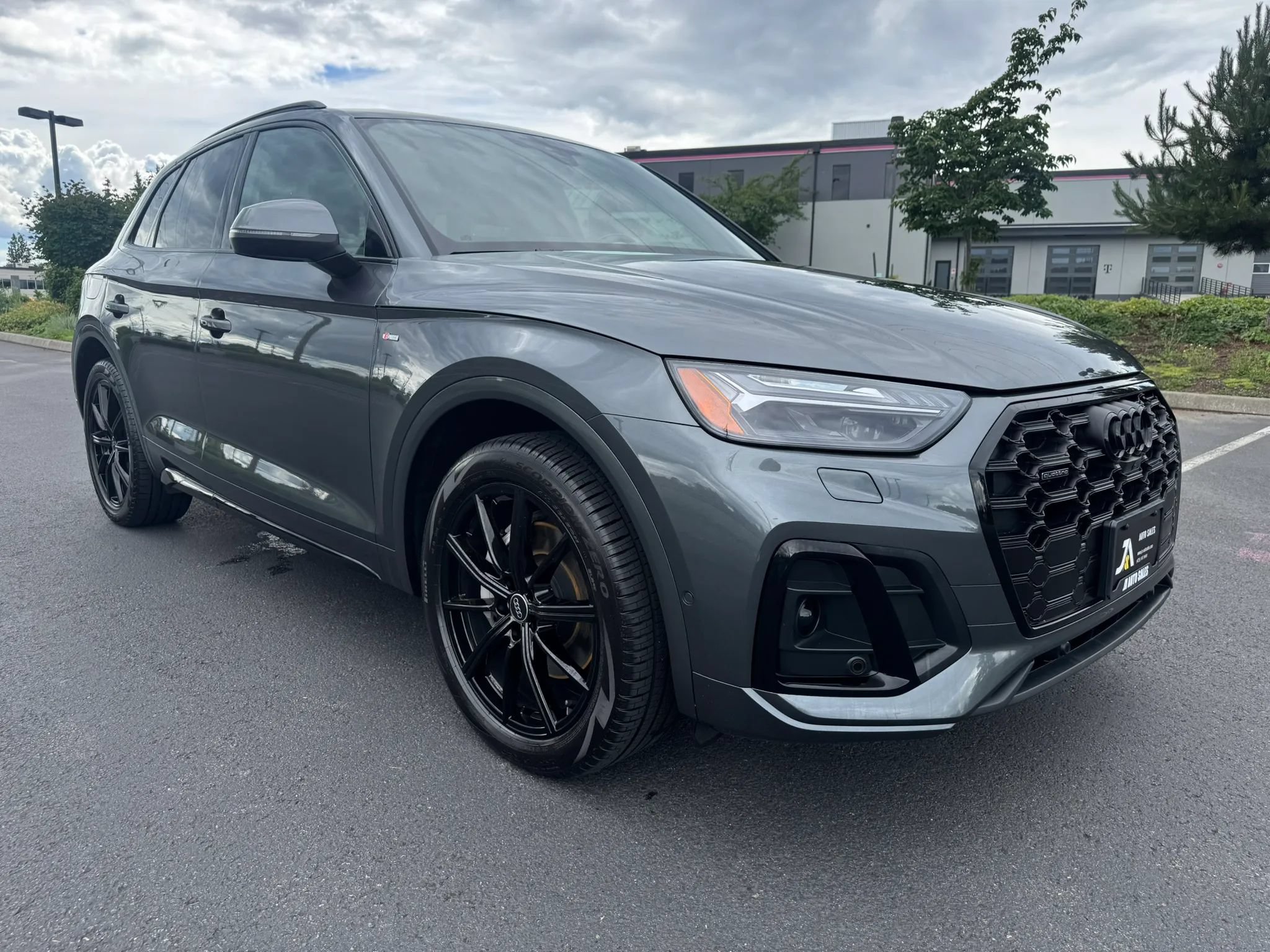 Used 2023 Audi Q5 e Prestige w/ Prestige Package AWD/4WD image 2