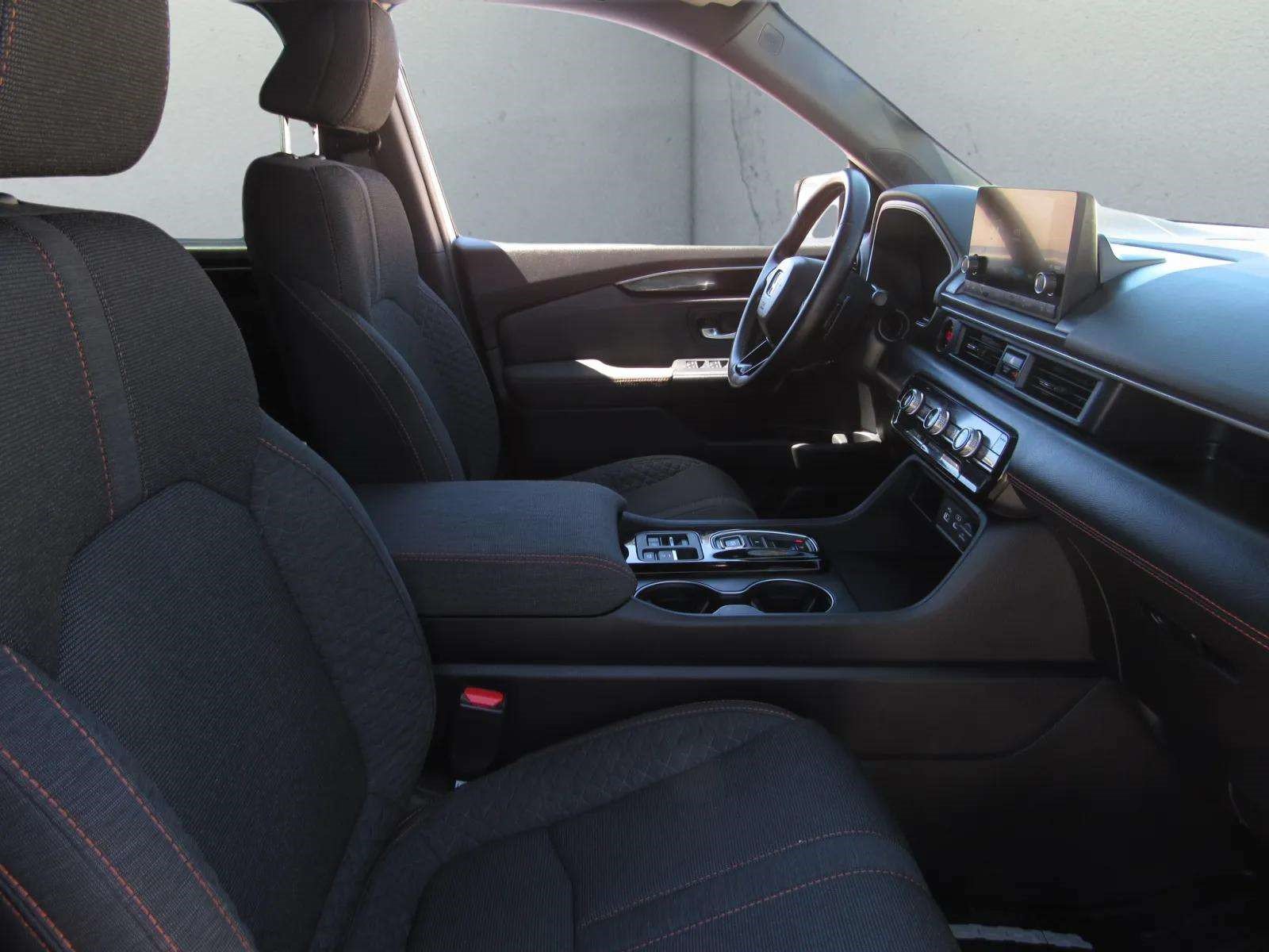 Certified 2025 Honda Pilot Sport image 8