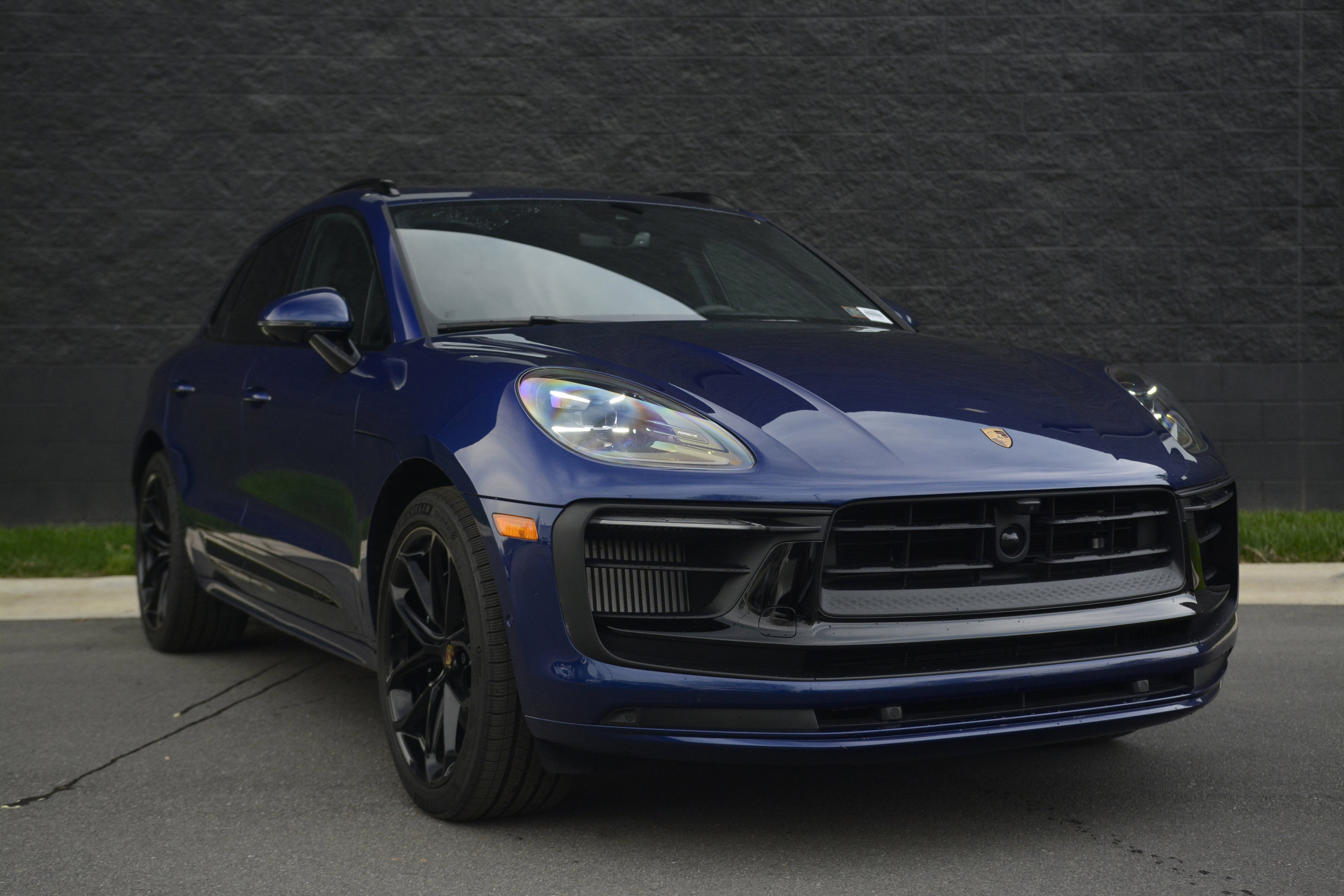 Certified 2024 Porsche Macan GTS w/ Premium Plus Package AWD/4WD image 9