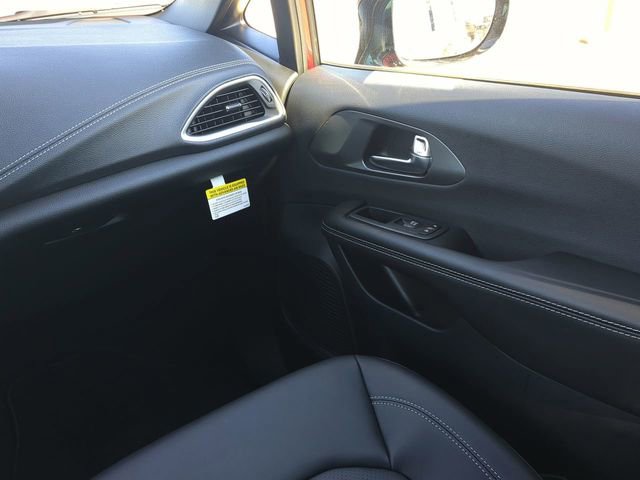 New 2026 Chrysler Pacifica Select image 21