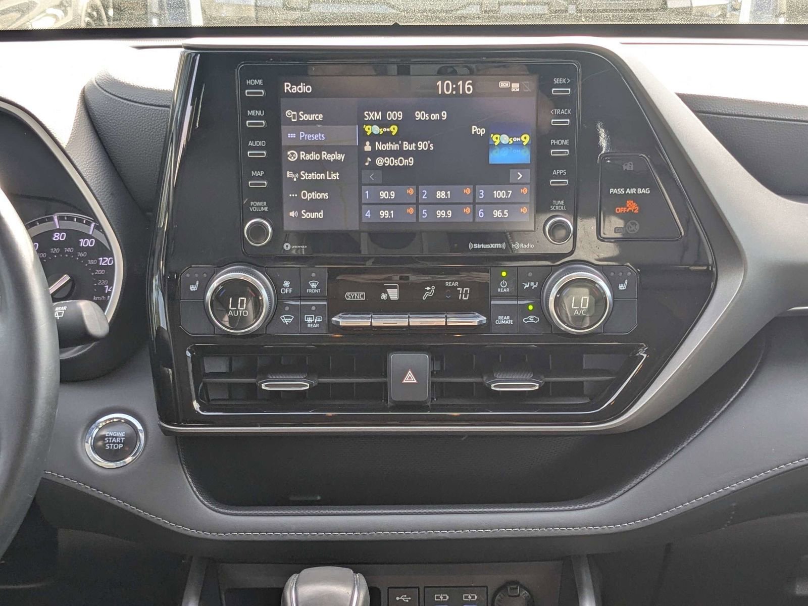 Used 2022 Toyota Highlander XLE image 18