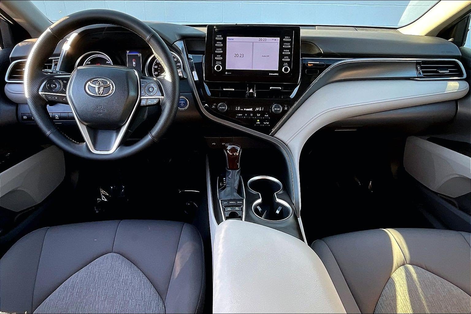 Used 2022 Toyota Camry LE FWD image 19