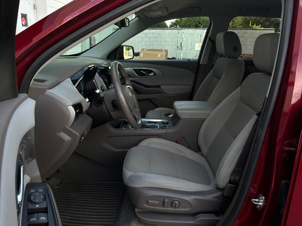 Used 2020 Chevrolet Traverse LT FWD image 10