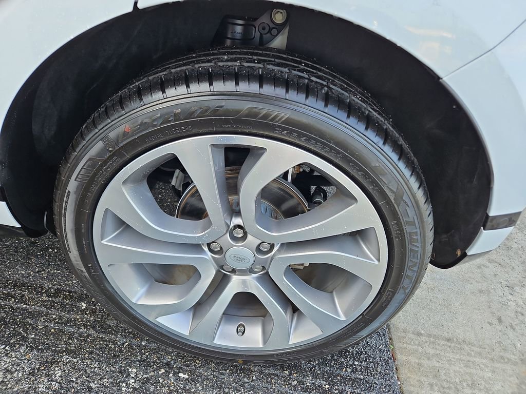 Used 2020 Land Rover Range Rover Evoque First Edition image 32