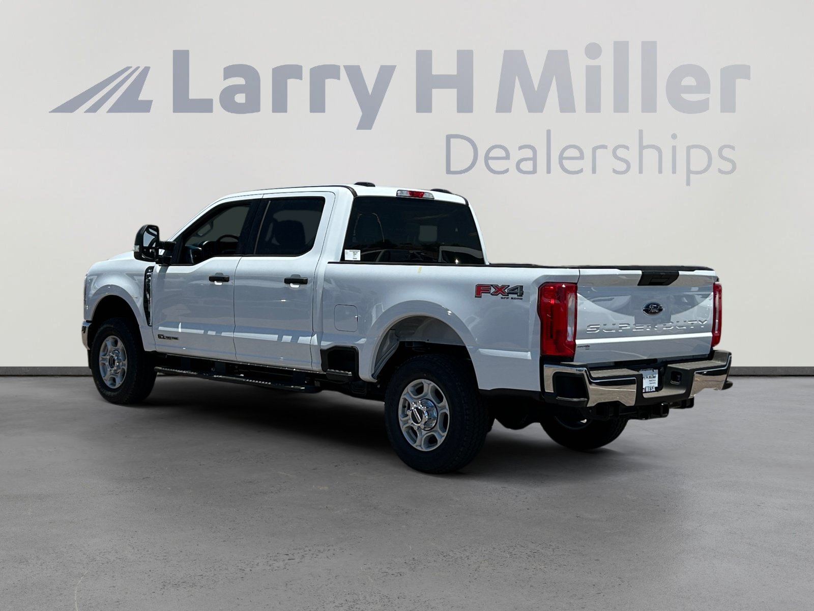 New 2026 Ford F350 XLT w/ FX4 Off-Road Package AWD/4WD image 3