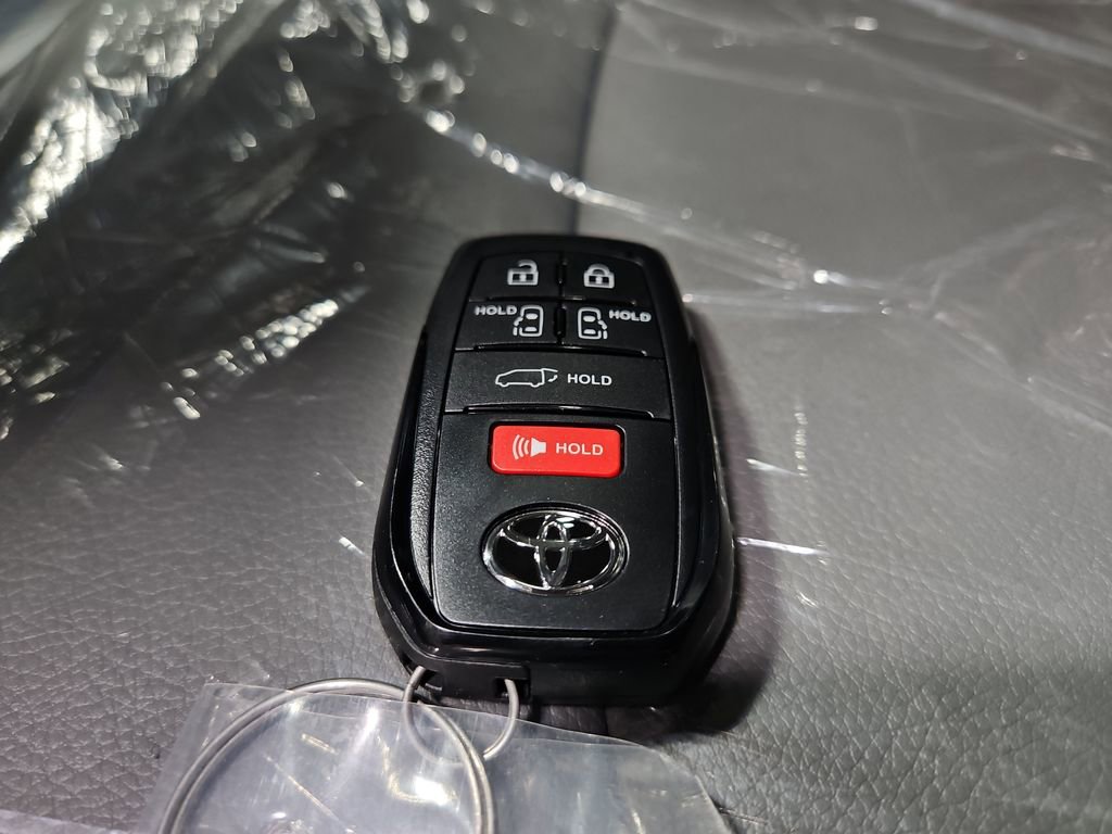 New 2026 Toyota Sienna XLE image 30