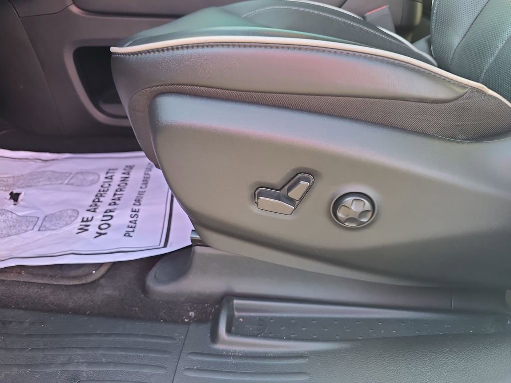 Used 2024 Chrysler Pacifica Limited w/ S Appearance Package image 12