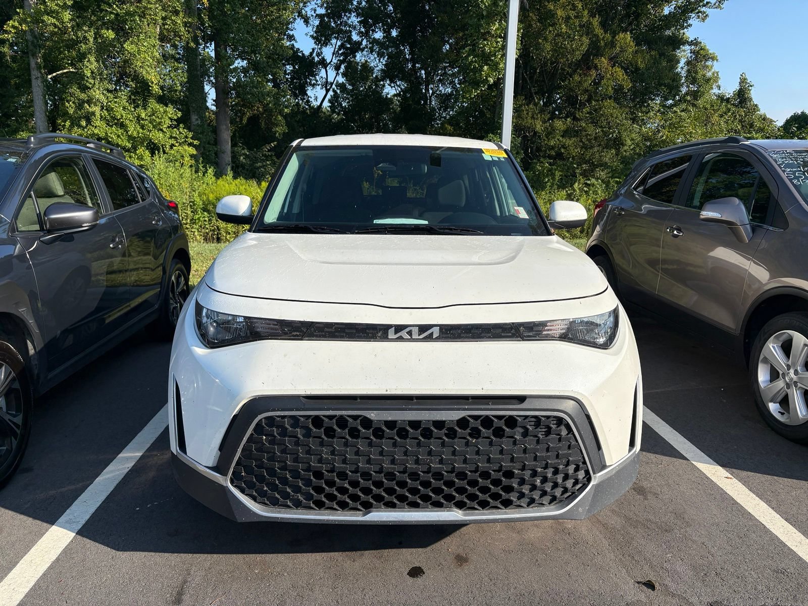 Used 2024 Kia Soul LX FWD image 2