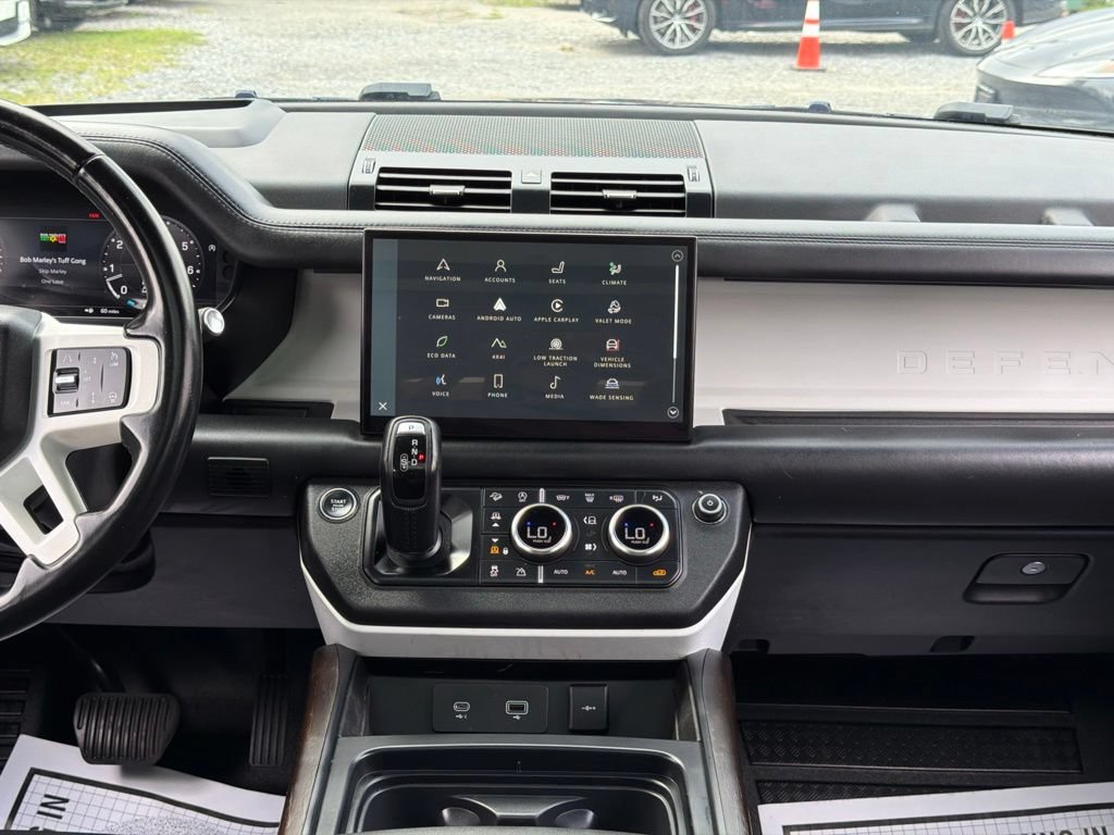 Used 2023 Land Rover Defender 130 SE AWD/4WD image 23