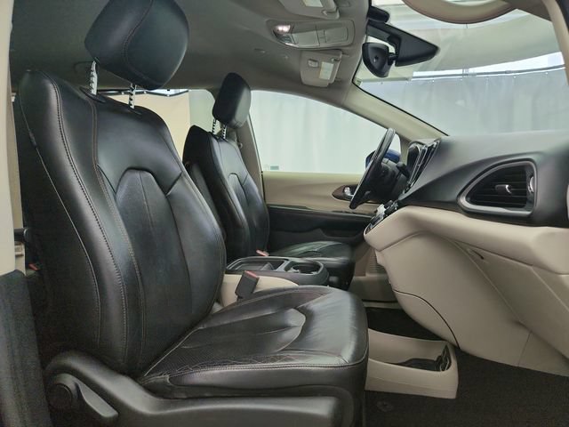 Used 2019 Chrysler Pacifica Touring-L FWD image 26