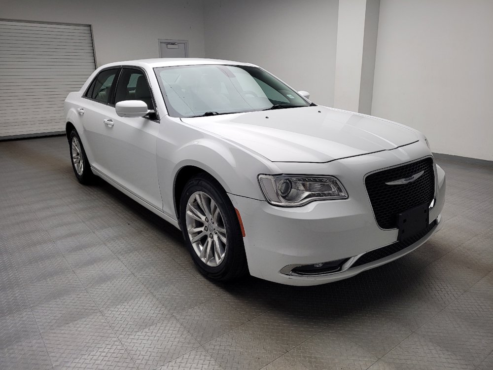 Used 2019 Chrysler 300 Touring w/ Driver Convenience Group RWD image 13