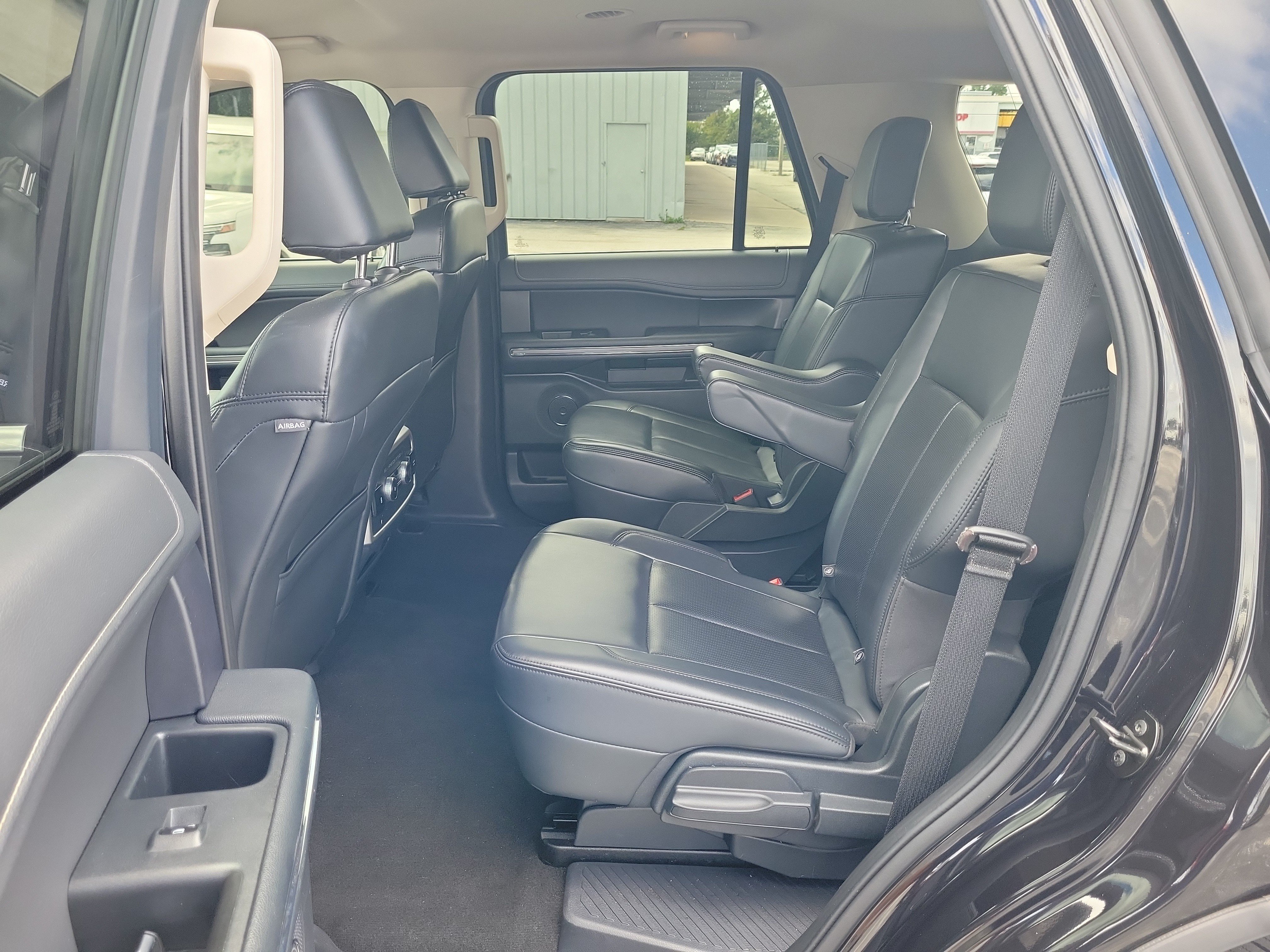 Used 2024 Ford Expedition XLT RWD image 16
