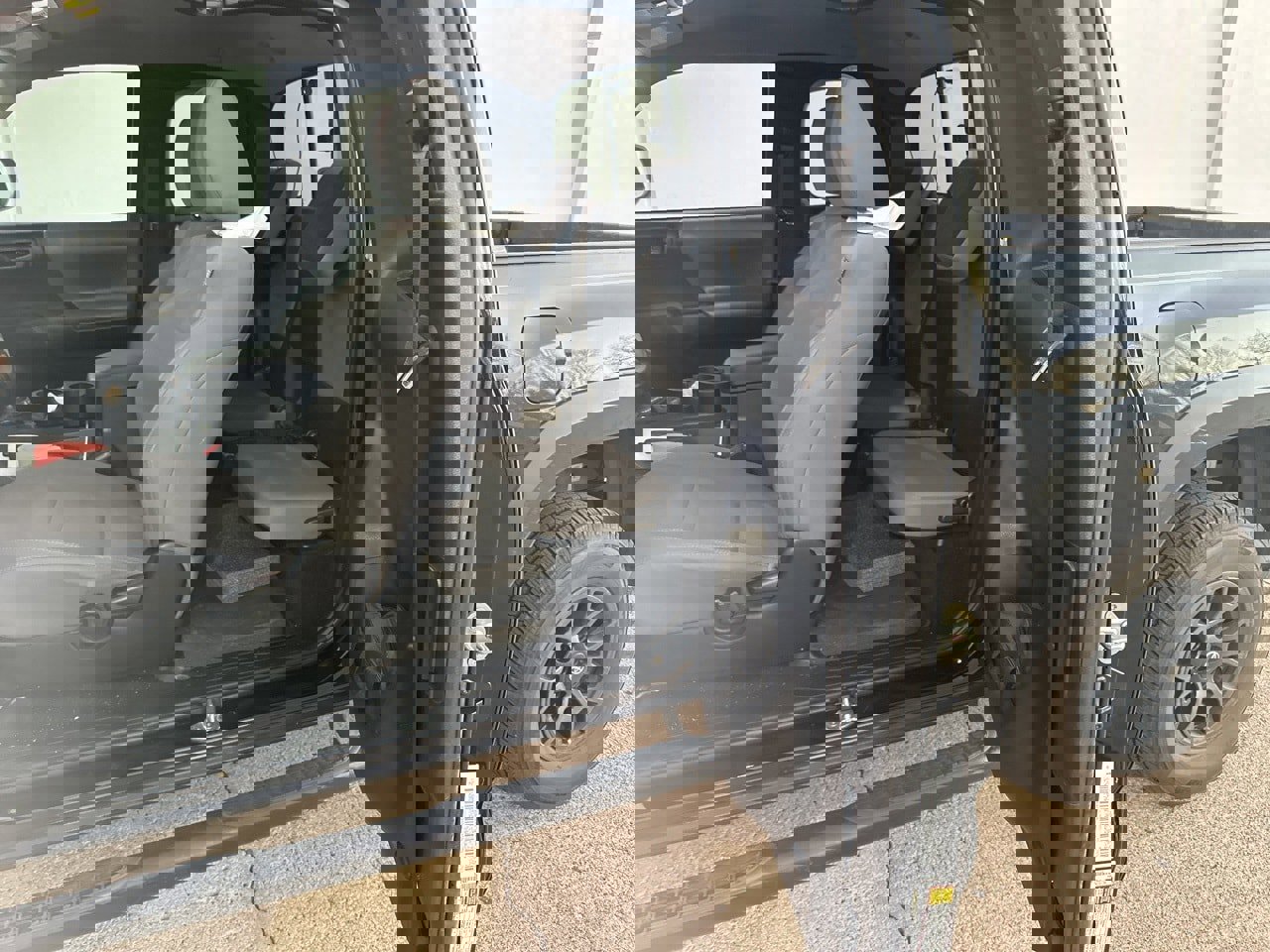 Used 2020 Toyota Tacoma SR image 5