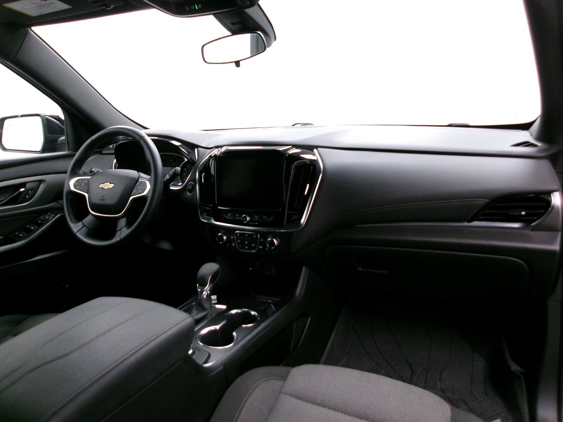 Used 2023 Chevrolet Traverse LT FWD image 3