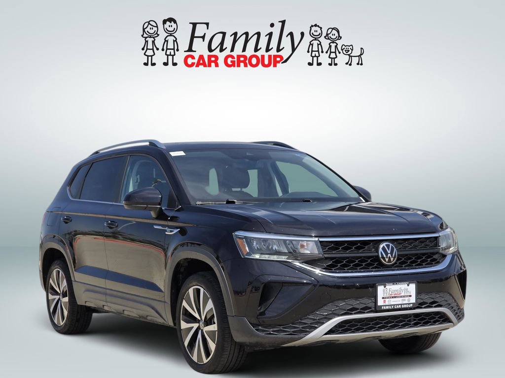 Used 2023 Volkswagen Taos SE FWD image 2