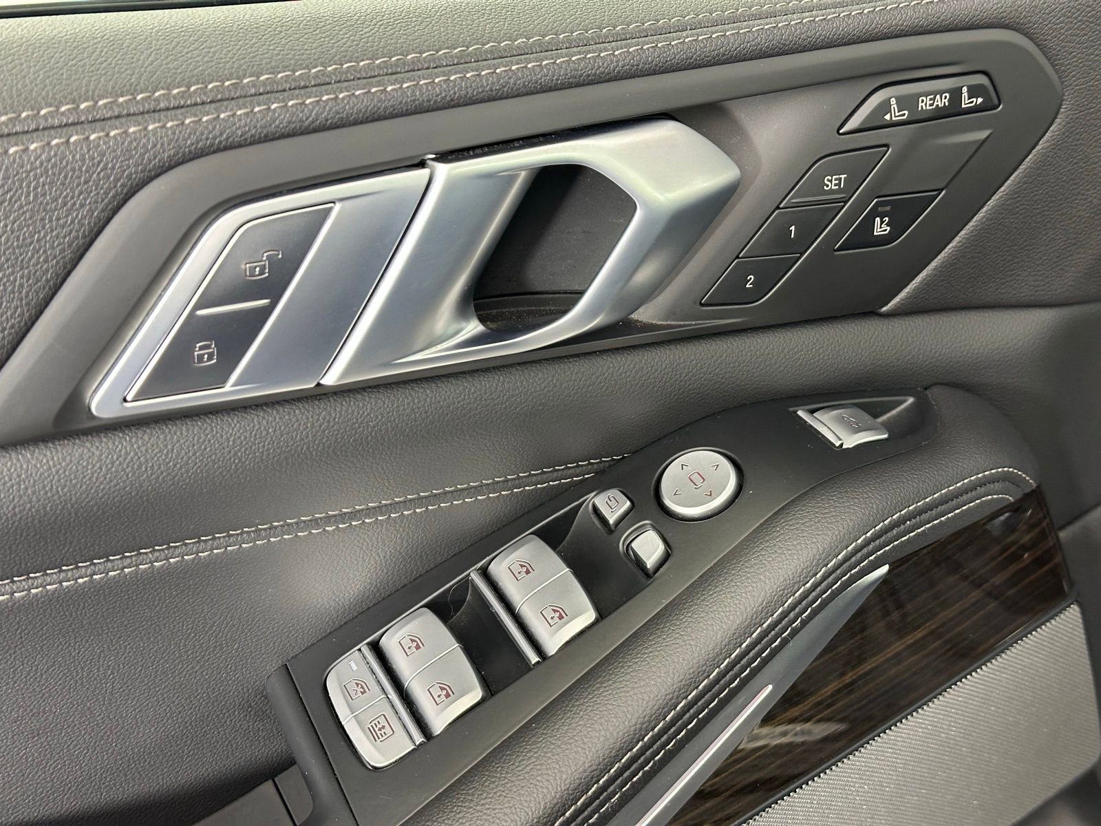 Used 2020 BMW X7 xDrive40i w/ M Sport Package image 41