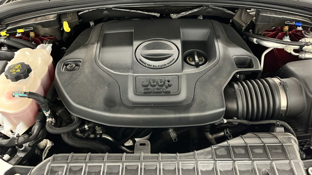 Used 2023 Jeep Grand Cherokee Overland w/ Luxury Tech Group IV AWD/4WD image 27