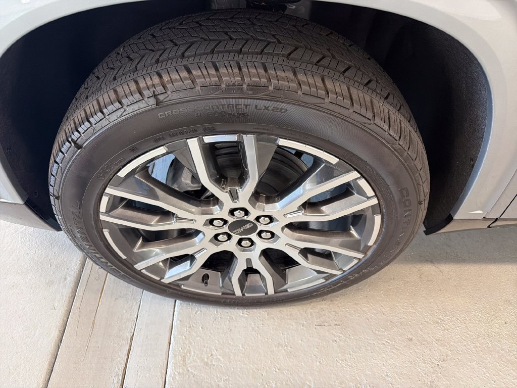 New 2027 GMC Acadia Denali Ultimate w/ LPO, Floor Liner Package FWD image 4