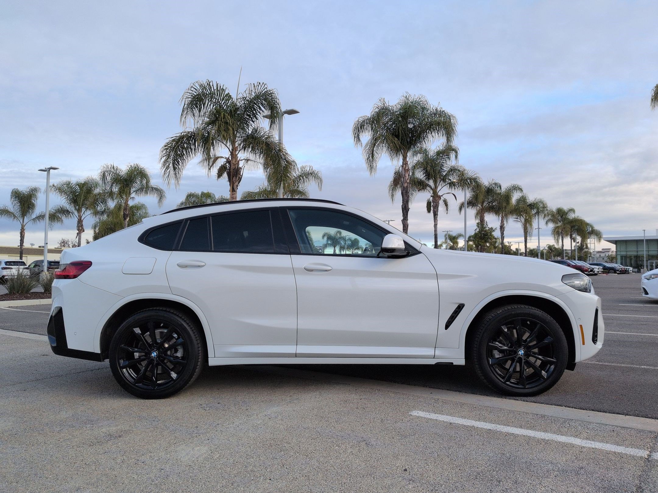 Used 2025 BMW X4 xDrive30i w/ Premium Package image 11