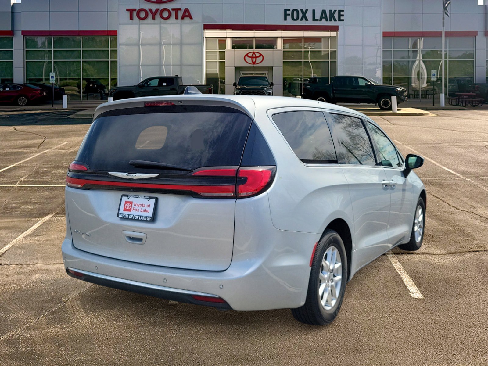 Used 2023 Chrysler Pacifica Touring-L FWD image 4
