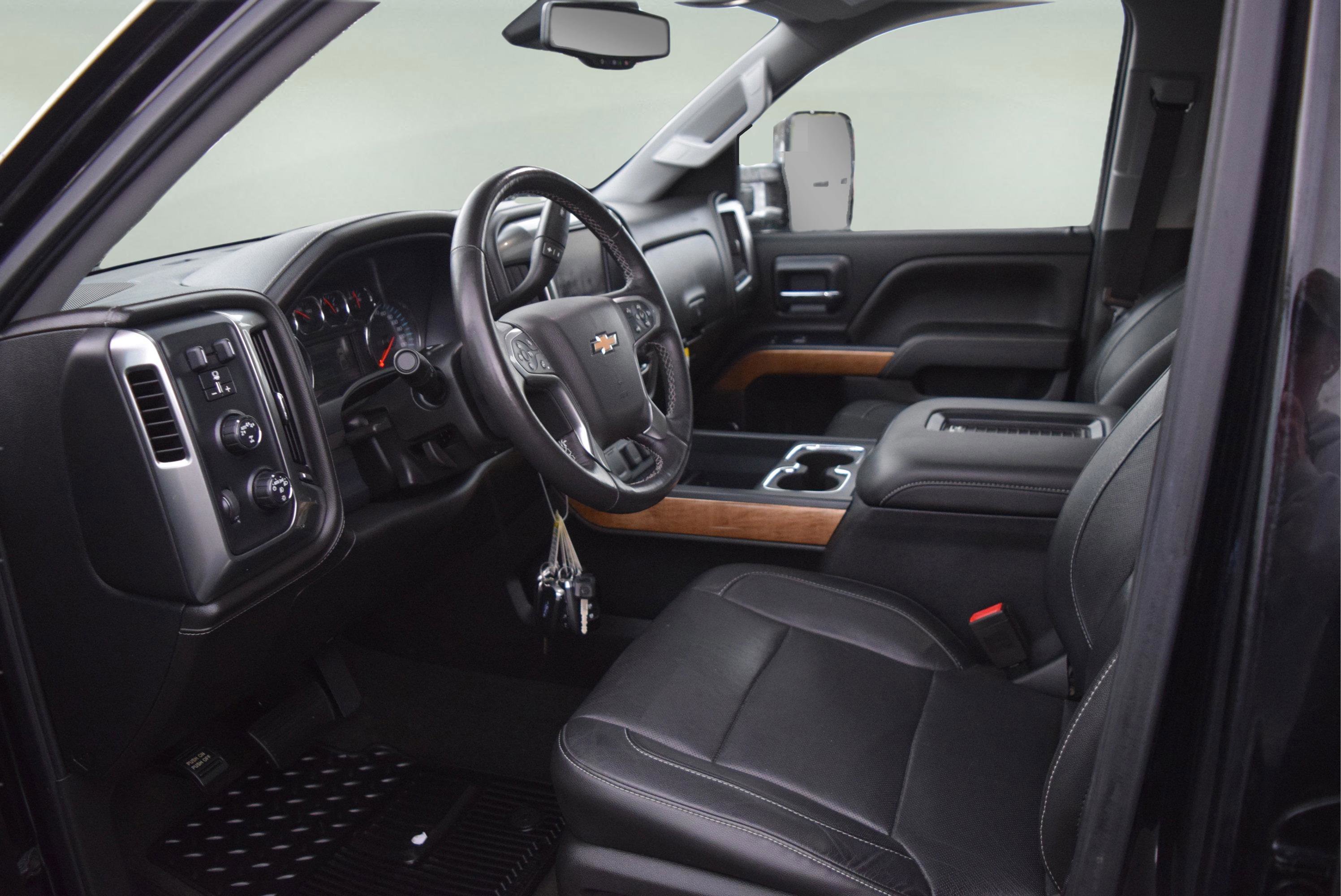 Used 2018 Chevrolet Silverado 1500 LTZ w/ LTZ Plus Package AWD/4WD image 12