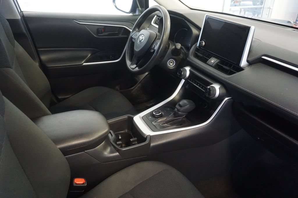 Used 2023 Toyota RAV4 LE AWD/4WD image 24
