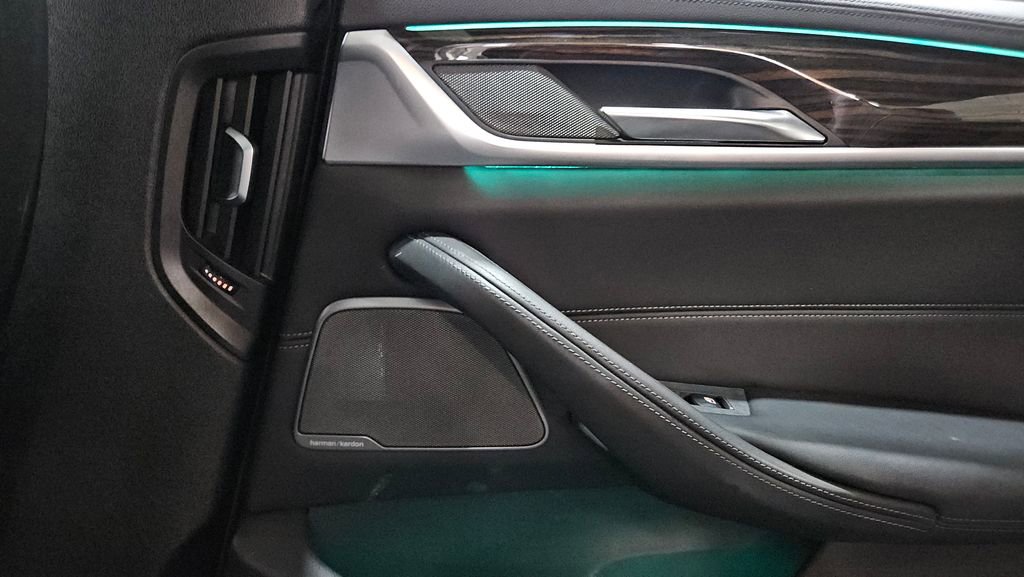 Used 2018 BMW M5 w/ Executive Package image 19