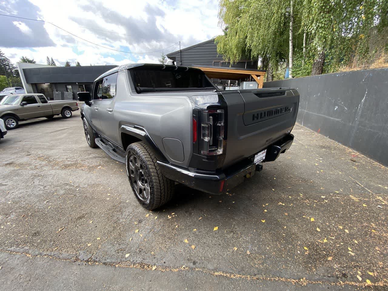 Used 2026 GMC Hummer EV 4x4 Crew Cab w/ Carbon Fiber Edition Package image 4