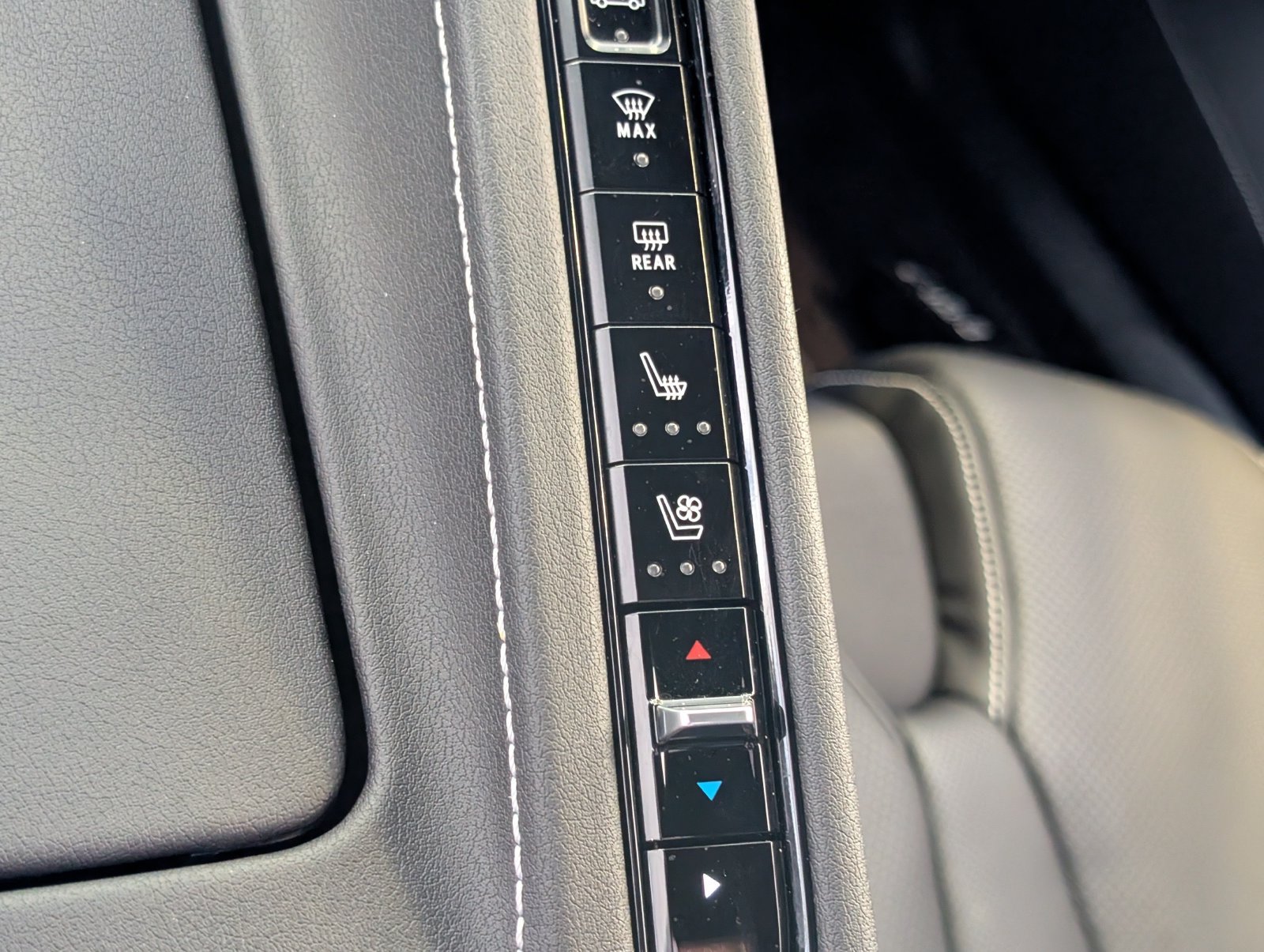 Used 2020 Chevrolet Corvette Stingray Preferred Cpe w/ 2LT Preferred Equipment Group RWD image 25