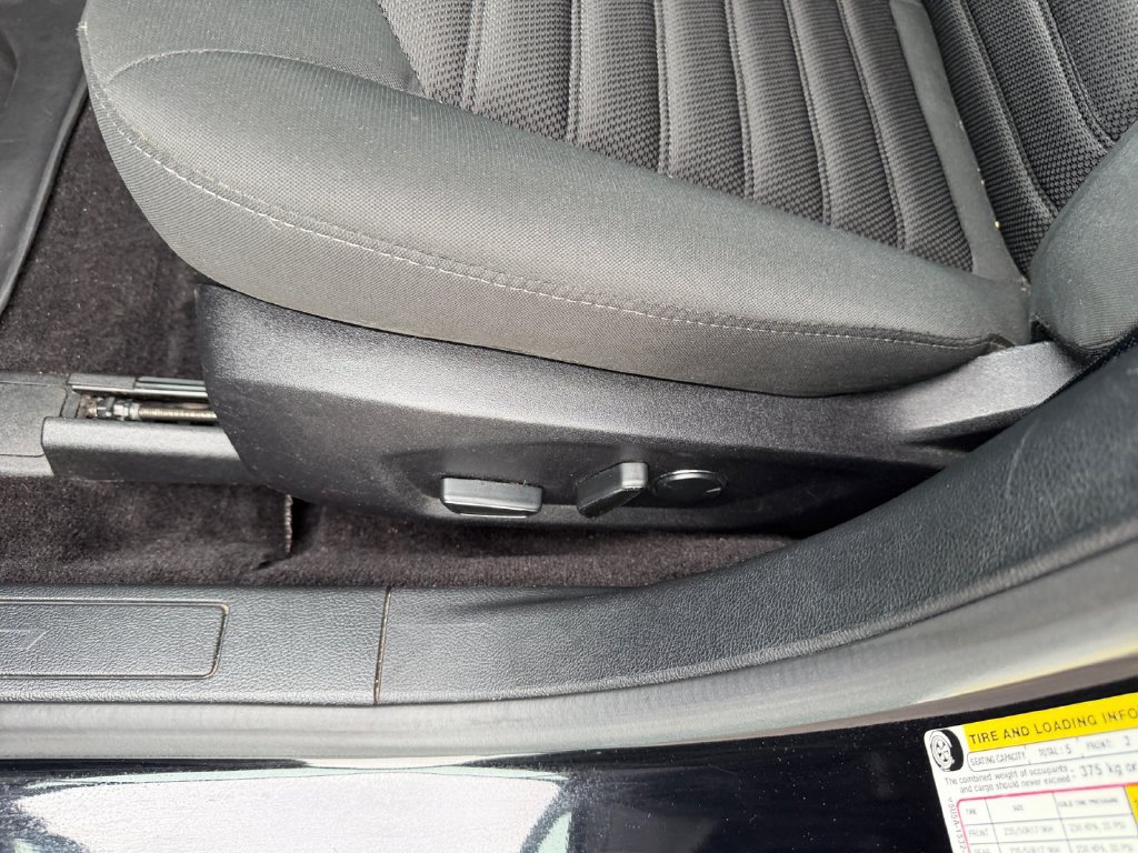 Used 2017 Ford Fusion SE w/ Fusion SE Technology Package FWD image 13