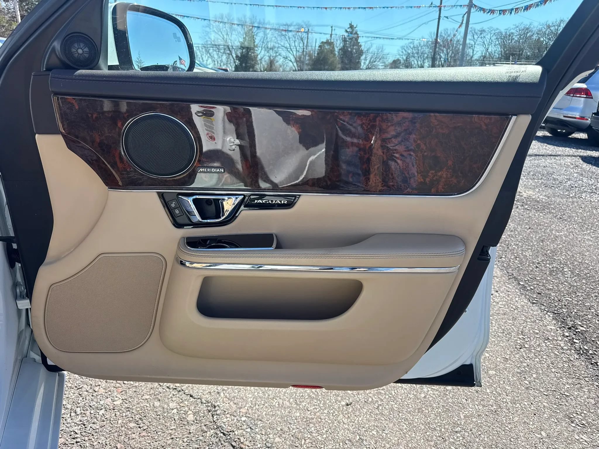 Used 2015 Jaguar XJ RWD image 13