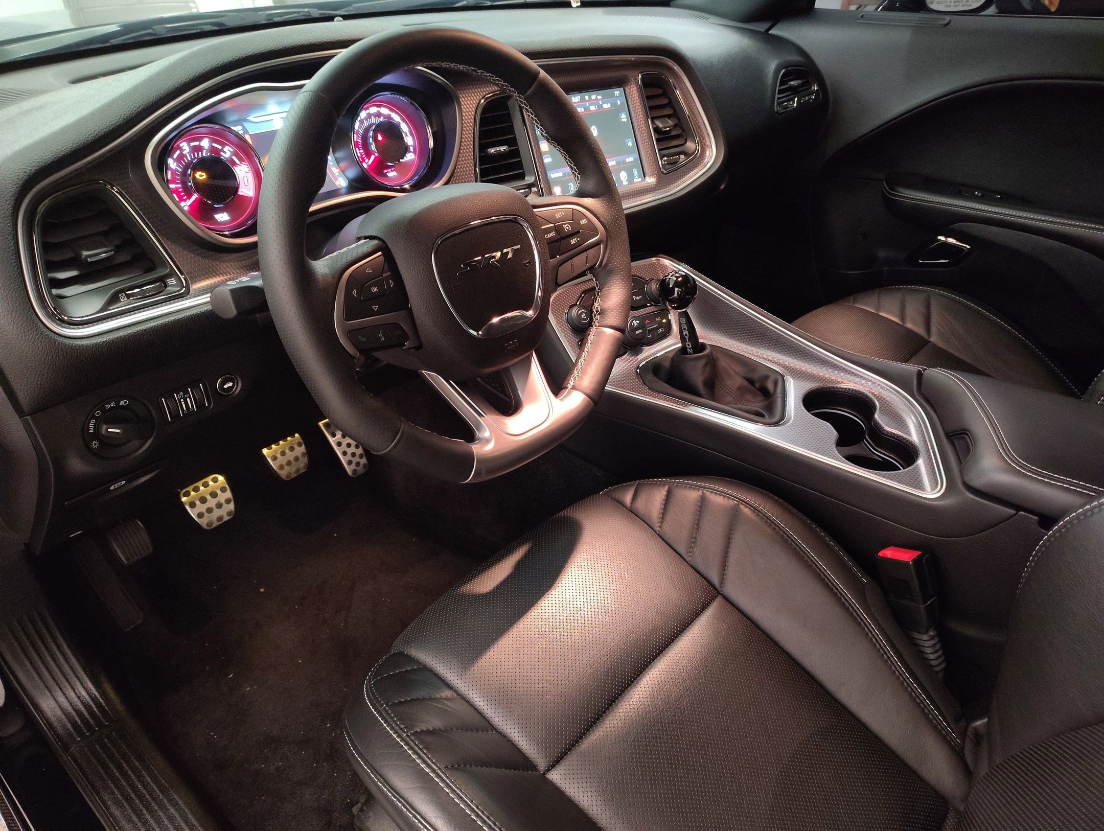 Used 2016 Dodge Challenger SRT Hellcat image 4