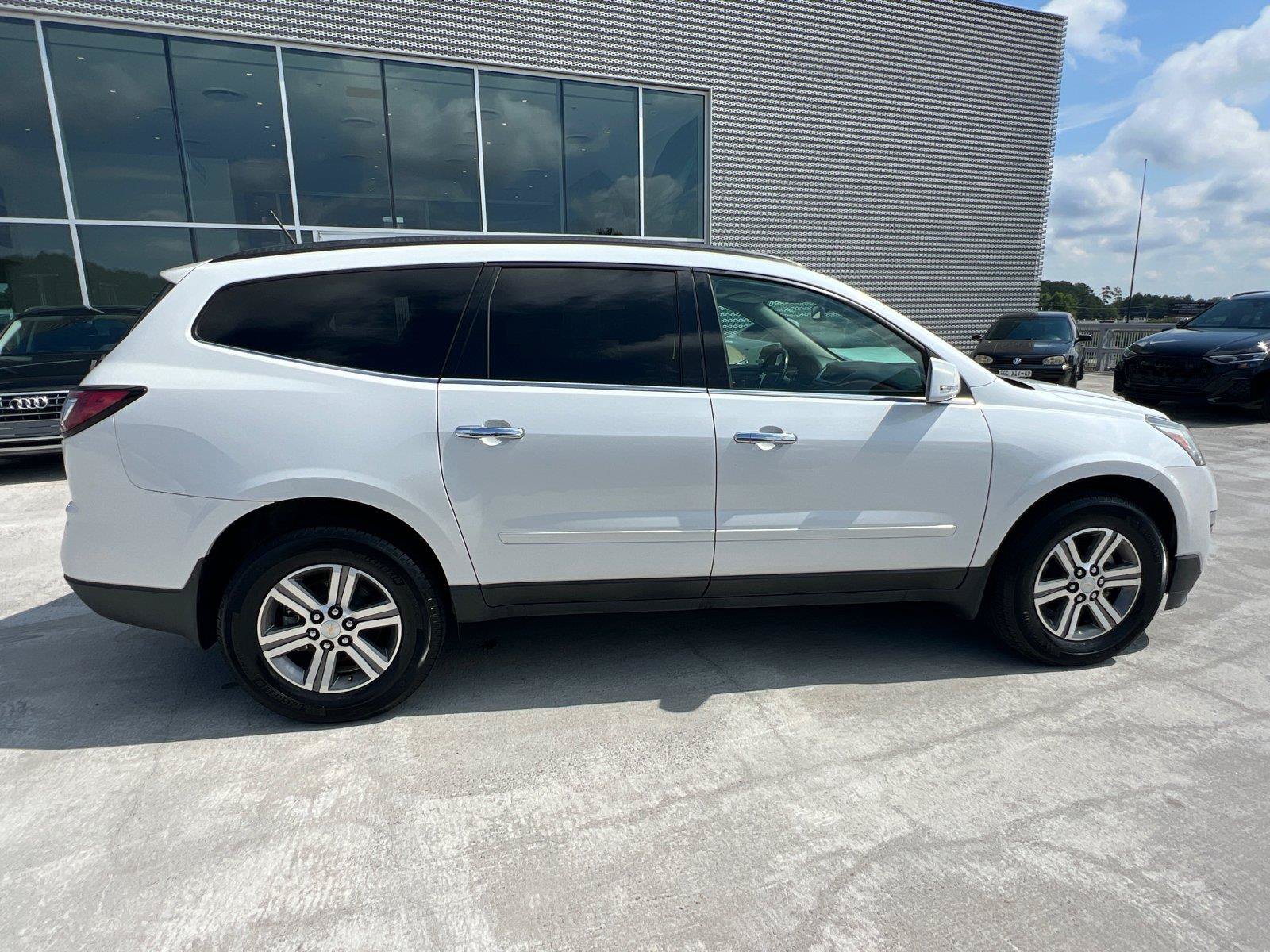 Used 2016 Chevrolet Traverse LT FWD image 4